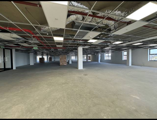 1,387M² OFFICE TO LET IN GLENADRIENNE